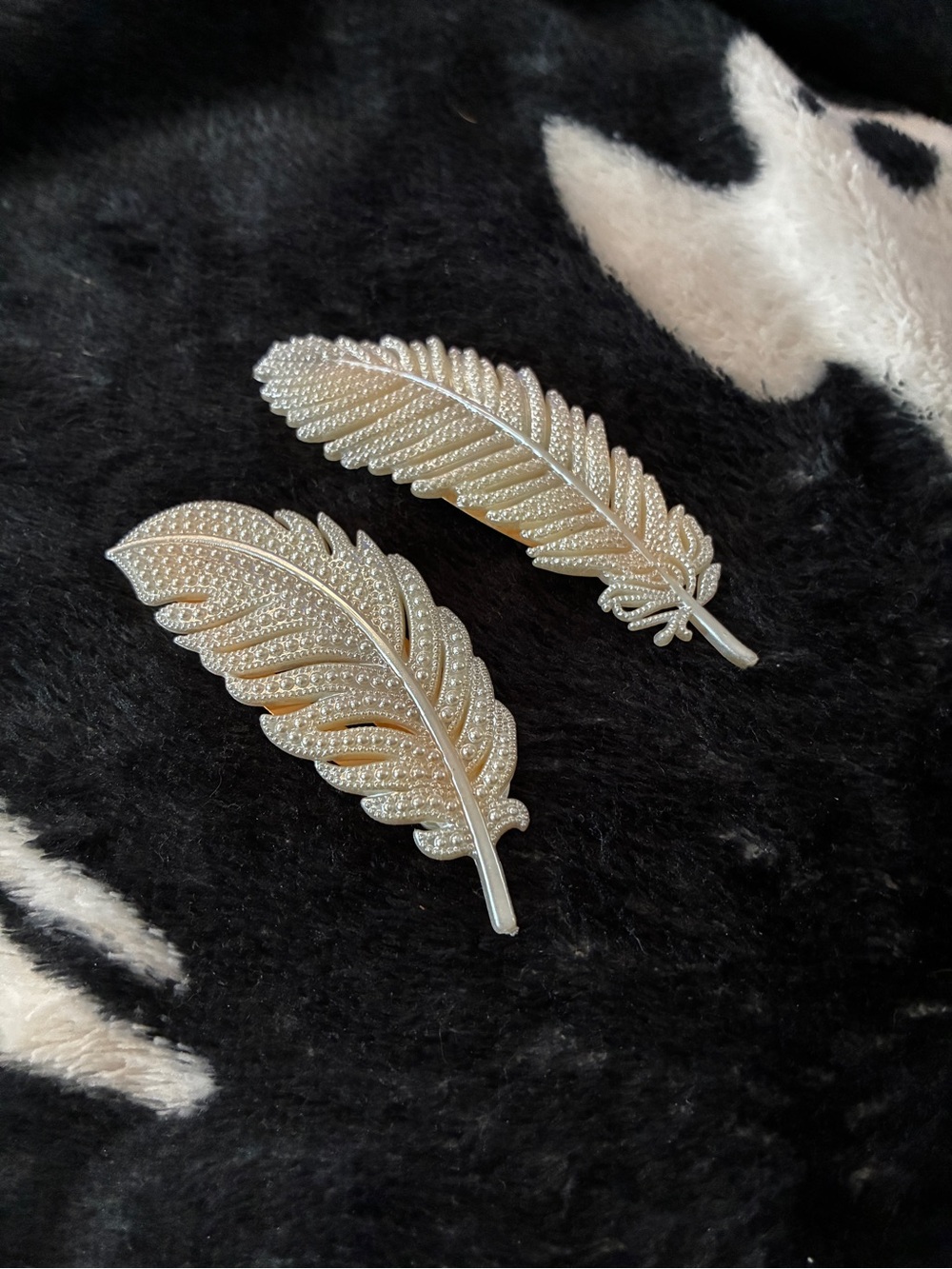 Elegant Feather Pin Set - Silver Toned Women's Accessories